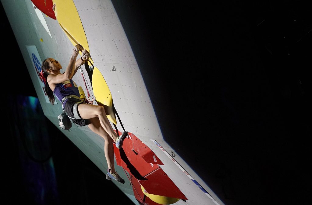 Difficoltà estreme per la IFSC Climbing World Championships Lead di arrampicata sportiva. Nella foto Akiyo Noguchi nella tappa di Hachioji, Tokyo. Foto @ ANSA