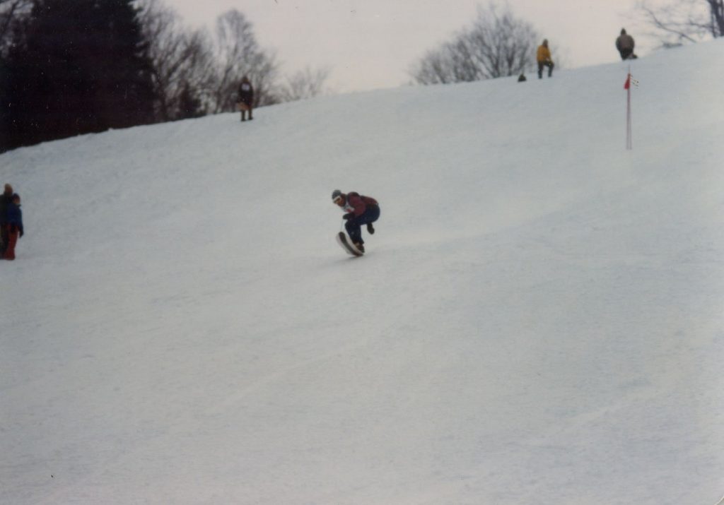 Jake Burton Carpenter nel 1982, Vermont. Foto @ Burton Snowboards via Twitter
