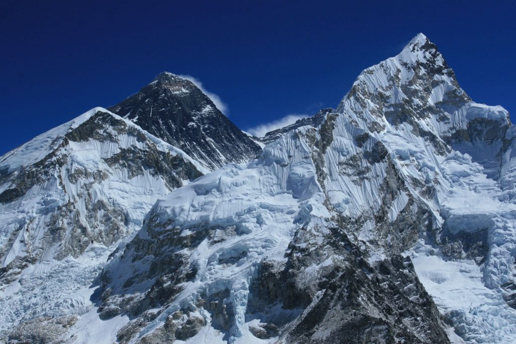 A sinistra l'Everest, a destra il Lhotse. Nepal