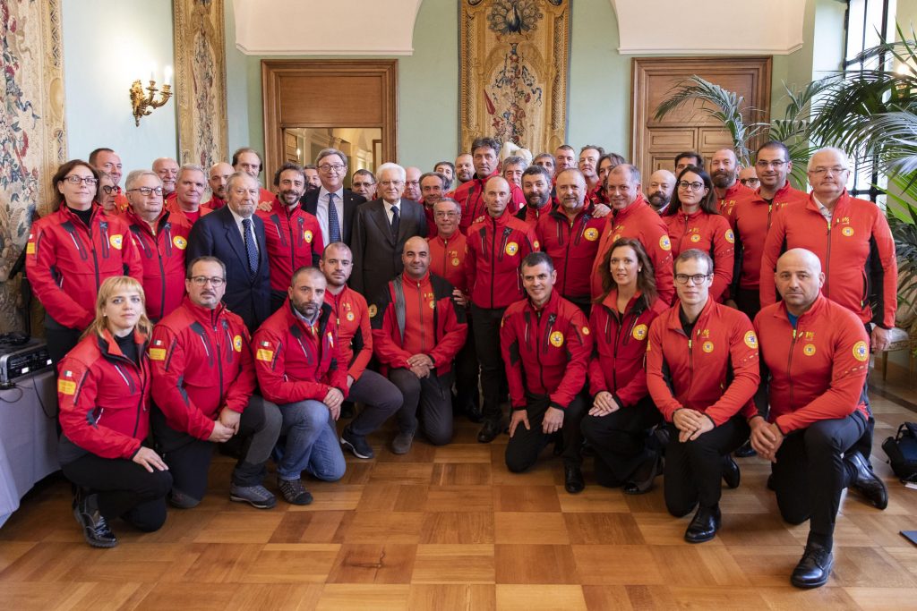 Foto di gruppo con il Presidente Mattarella. Il Presidente Mattarella incontra i tecnici CNSAS al Quirinale - Foto CNSAS