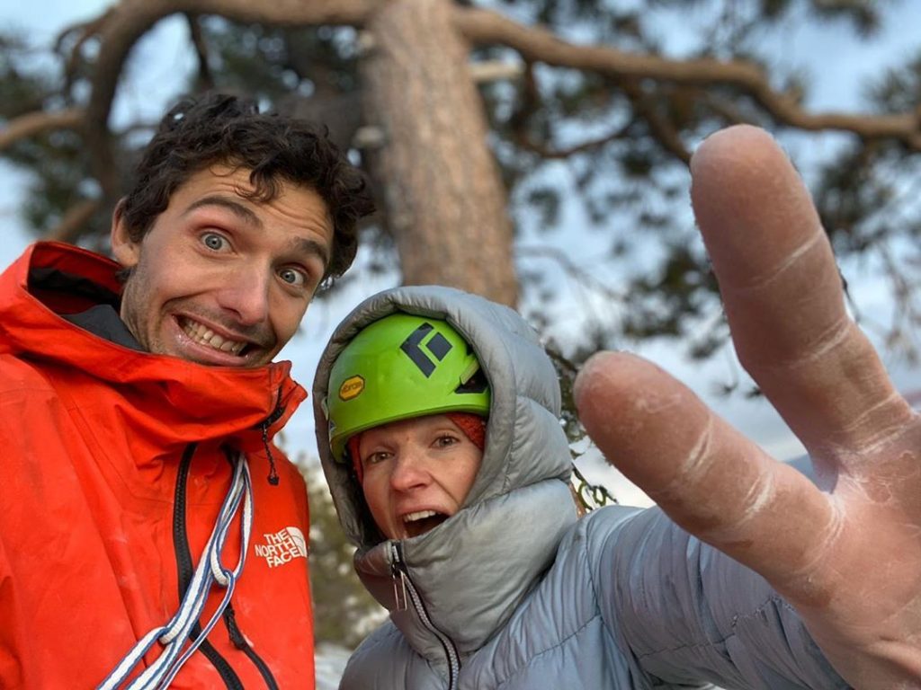 Jacopo e Barbara festeggiano la salita con qualche selfie - Foto Instagram Barbara Zangerl