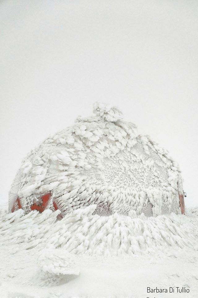 Il Bivacco Pelino, posizionato a 2.793 m sul Monte Amaro, nel Parco Nazionale della Majella in Abruzzo - Foto FB@Barbara Di Tullio