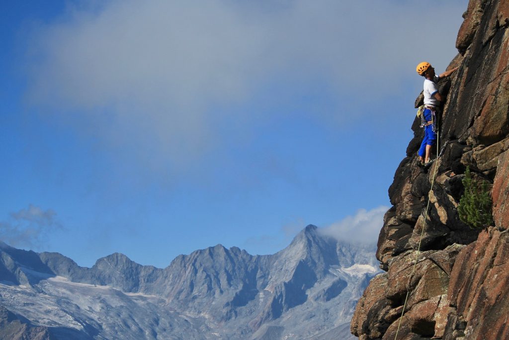 Arrampicata in falesia con le Guide Alpine. Foto @ Guide Alpine Lombardia
