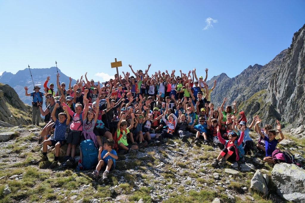 Ragazzi del CAI Cuneo sul Sentiero Italia (tratto Rifugio Soria - Colle di Fenestrelle - Rifugio Genova) - Foto CAI
