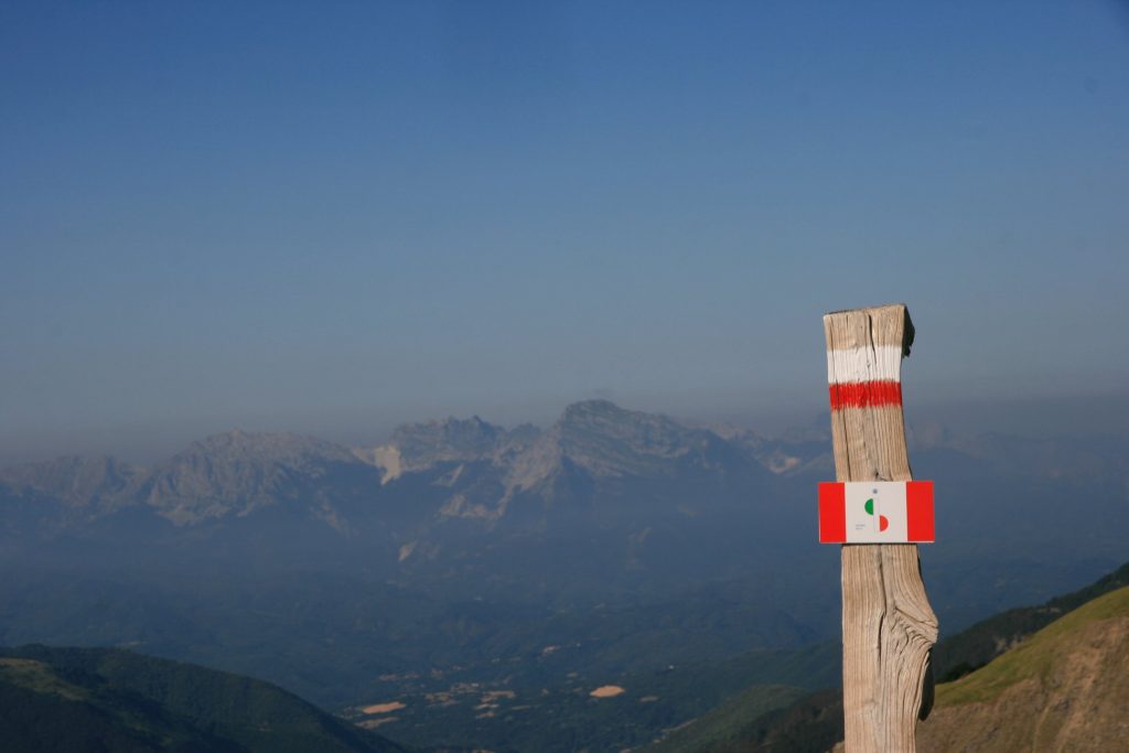 Segnaletica sul Sentiero Italia nell