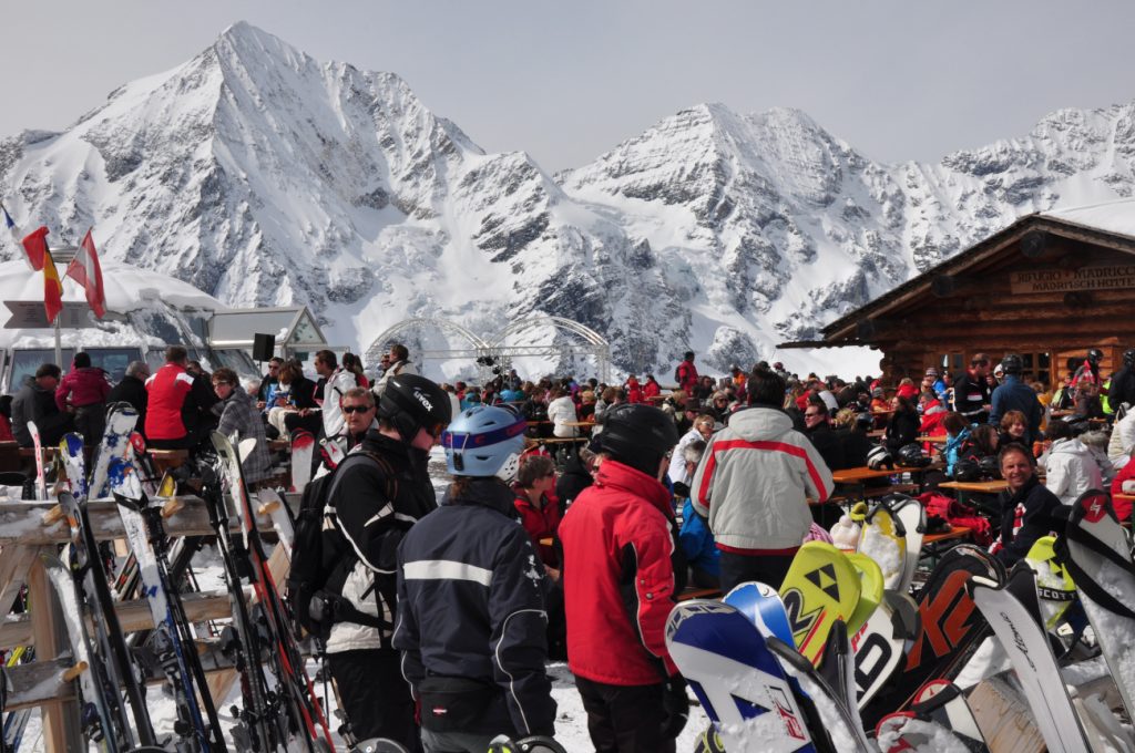 Solda, folla al rifugio Madriccio