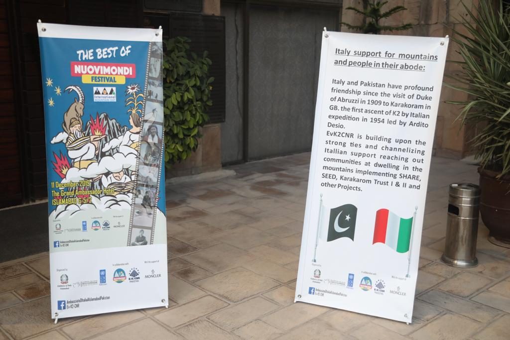 Le locandine della giornata