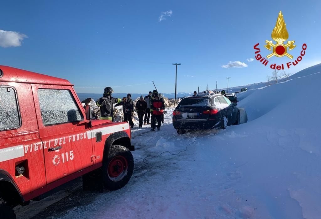 Operazione di sgombero neve a Bagnolo Piemonte