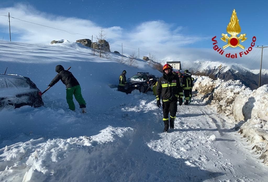 Operazione di sgombero neve a Bagnolo Piemonte