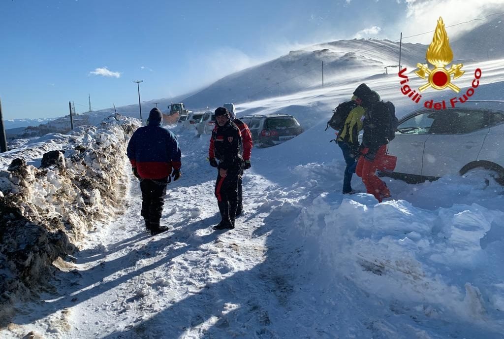 Operazione di sgombero neve a Bagnolo Piemonte