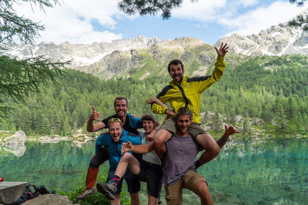 Al Lago di Saoseo, in compagnia di Luca, un amico ospite per qualche giorno. Qui eravamo nel tratto svizzero percorso per raggiungere il Rifugio Viola.
