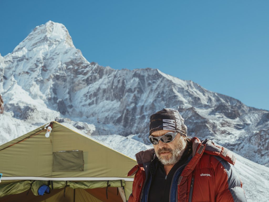 Momenti al campo base. Foto @ Alex Txikon 