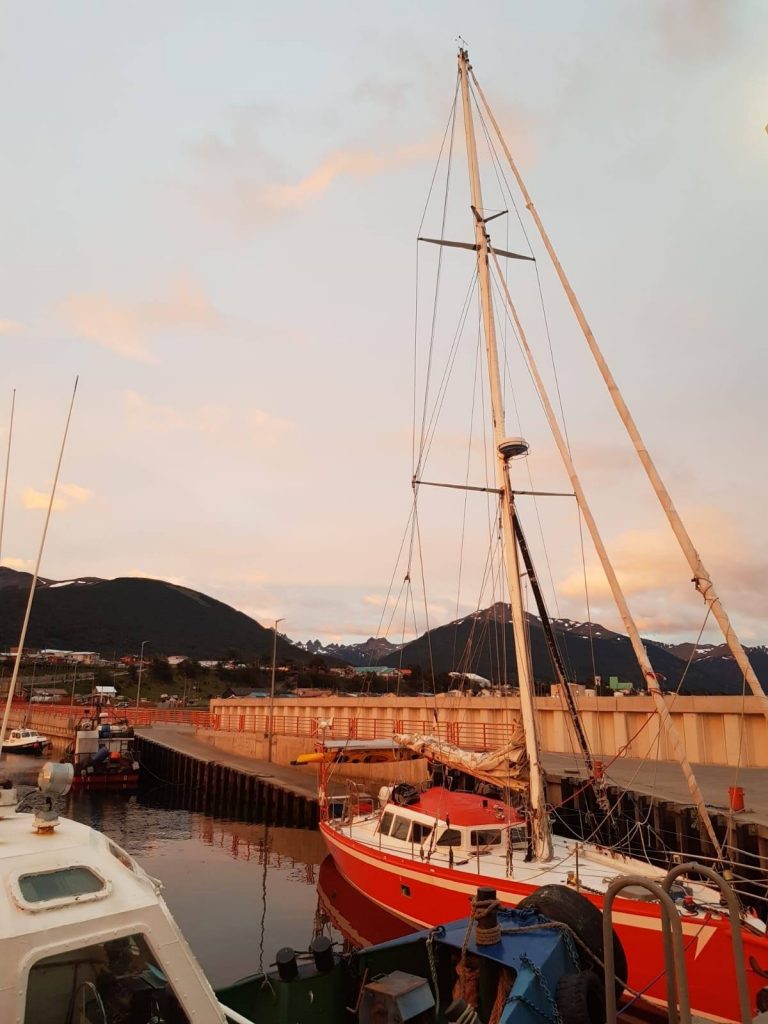 Puerto Williams, Cile. Foto @ Alex Txikon