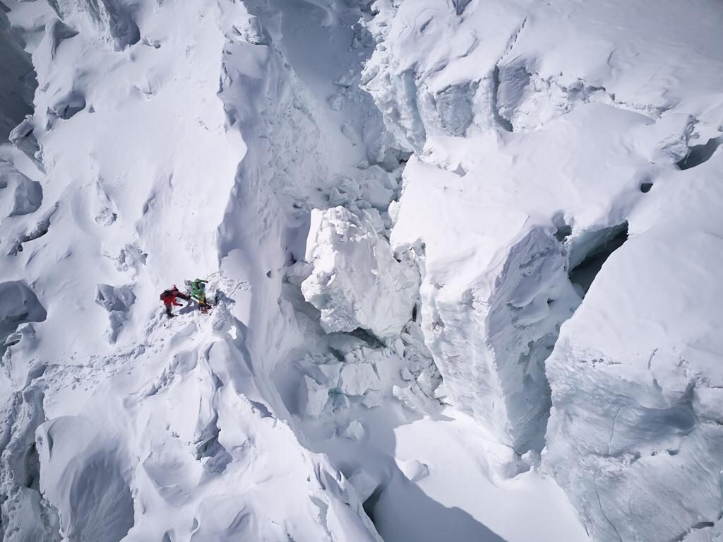 Sul ghiacciaio dei Gasherbrum. Foto @ Simone Moro - Tamara Lunger - Matteo Pavana