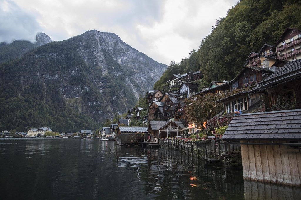 Hallstatt e il suo lago - Foto ANSA/EPA/ERDEM SAHIN