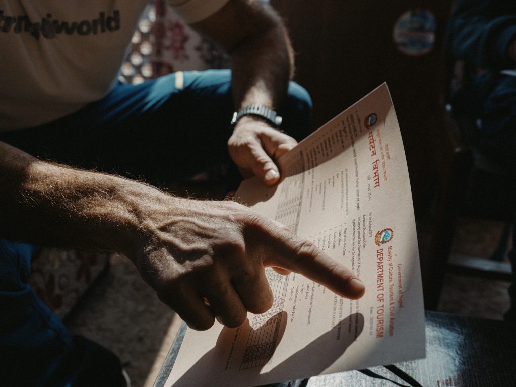 Ritirato il permesso di scalata. Foto @ Alex Txikon 