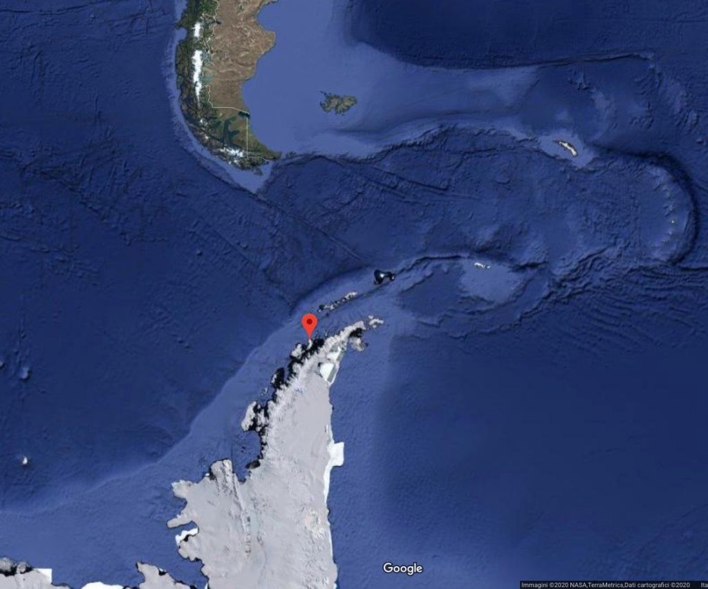 La cartina mostra il punto in cui ora si trovano i tre alpinisti della Antartic Expedition 2020, al largo delle Bramant Island