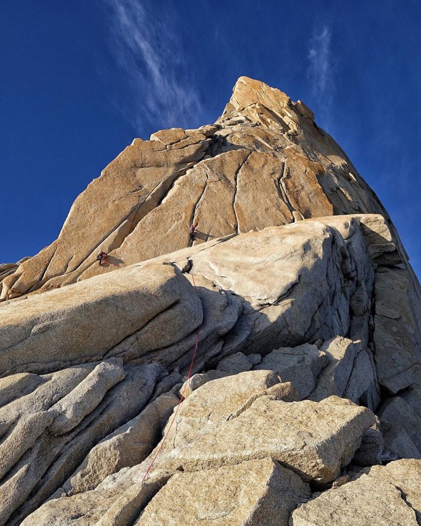 Imponenti pareti granitiche del massiccio del Fitz Roy - Foto Instagram Colin Haley