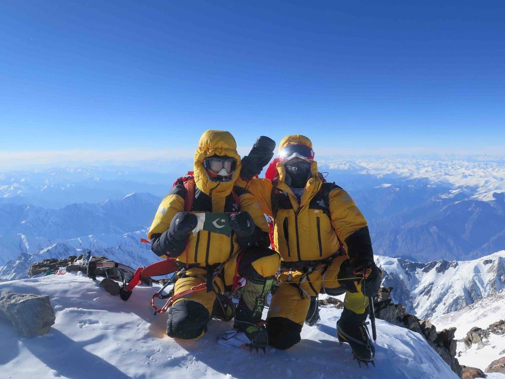 Ali Sadpara e Simone Moro in vetta al Nanga Parbat