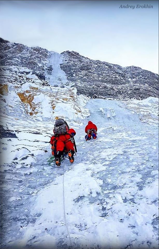 Team all'opera lungo la nuova via sull'Ismail Samani - Foto Instagram Snow Leopard Winter