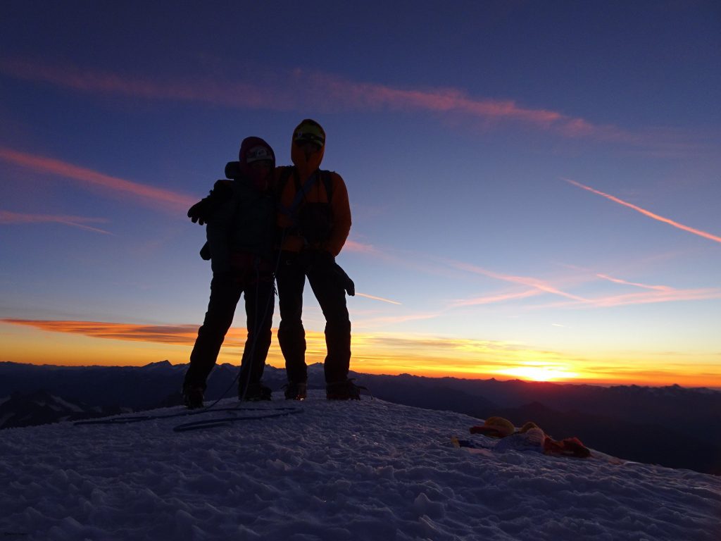 Alba sul Monte Bianco.  Foto @ Tom Ballard FB