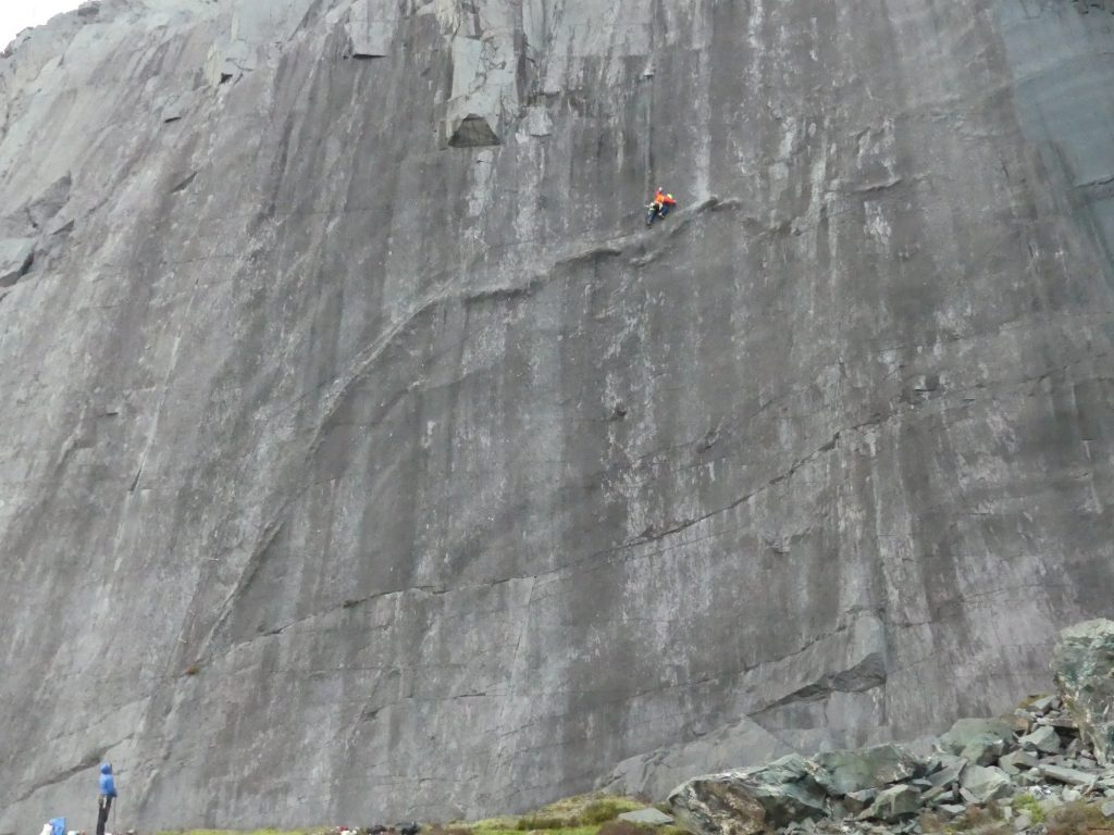 Scalando Rainbow of Recalcitrance". Foto @ Tom Ballard FB