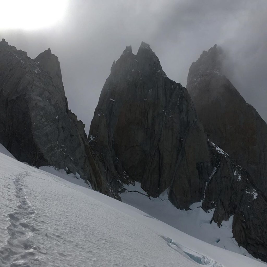Condizioni meteo non proprio ottimali durante la salita di “Thaw’s not Houlding Wright” sulla Aguja de l’S - Foto Instagram Alex Honnold