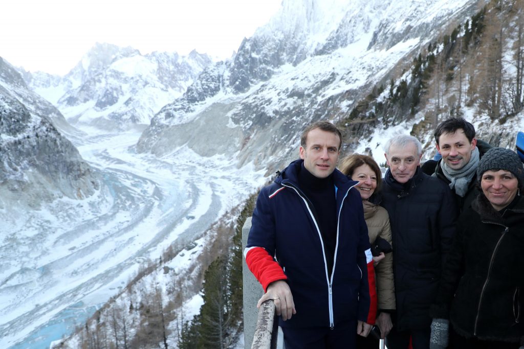 Macron sulla Mer de Glace - Foto ANSA  EPA/LUDOVIC MARIN / POOL  MAXPPP OUT