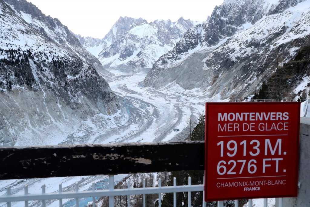 Mer de Glace - Foto ANSA  EPA/LUDOVIC MARIN / POOL  MAXPPP OUT