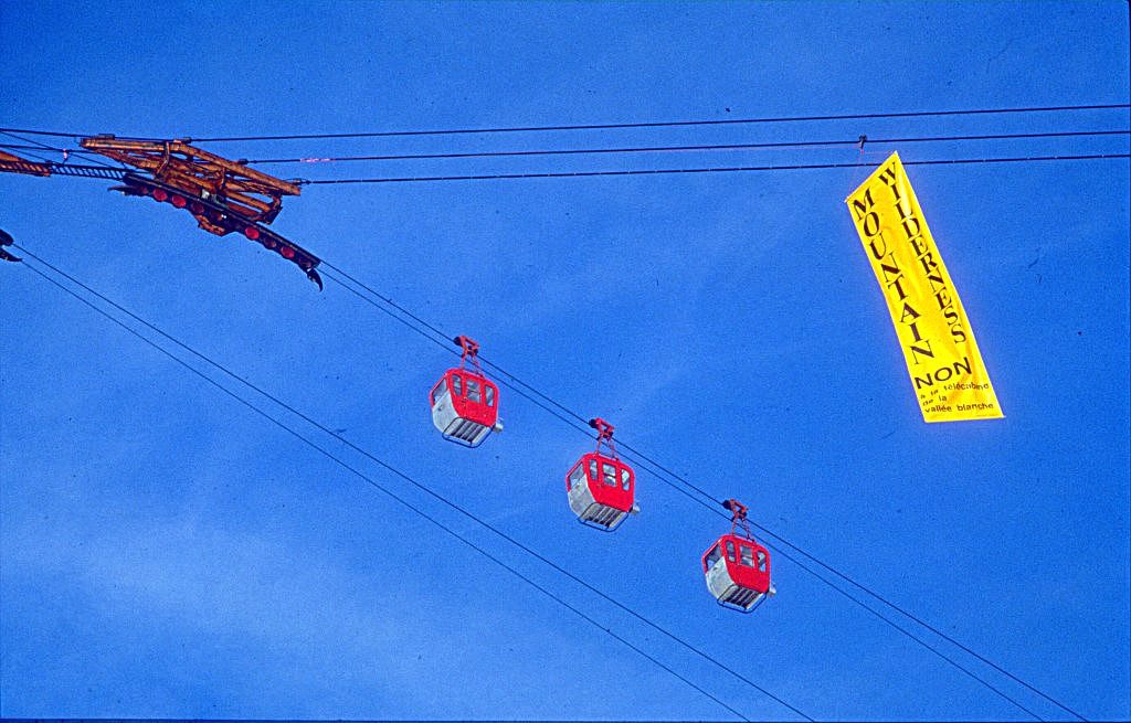 Monte Bianco 1988, manifestazione contro la telecabina, foto di Stefano Ardito