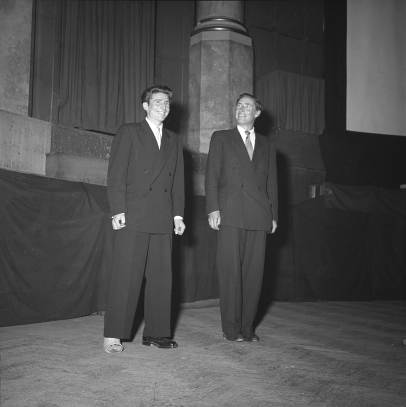 Hermann Buhl e Walter Frauenberger dopo la spedizione al Nanga Parbat. Foto @ wikimedia commons - United States Information Agency