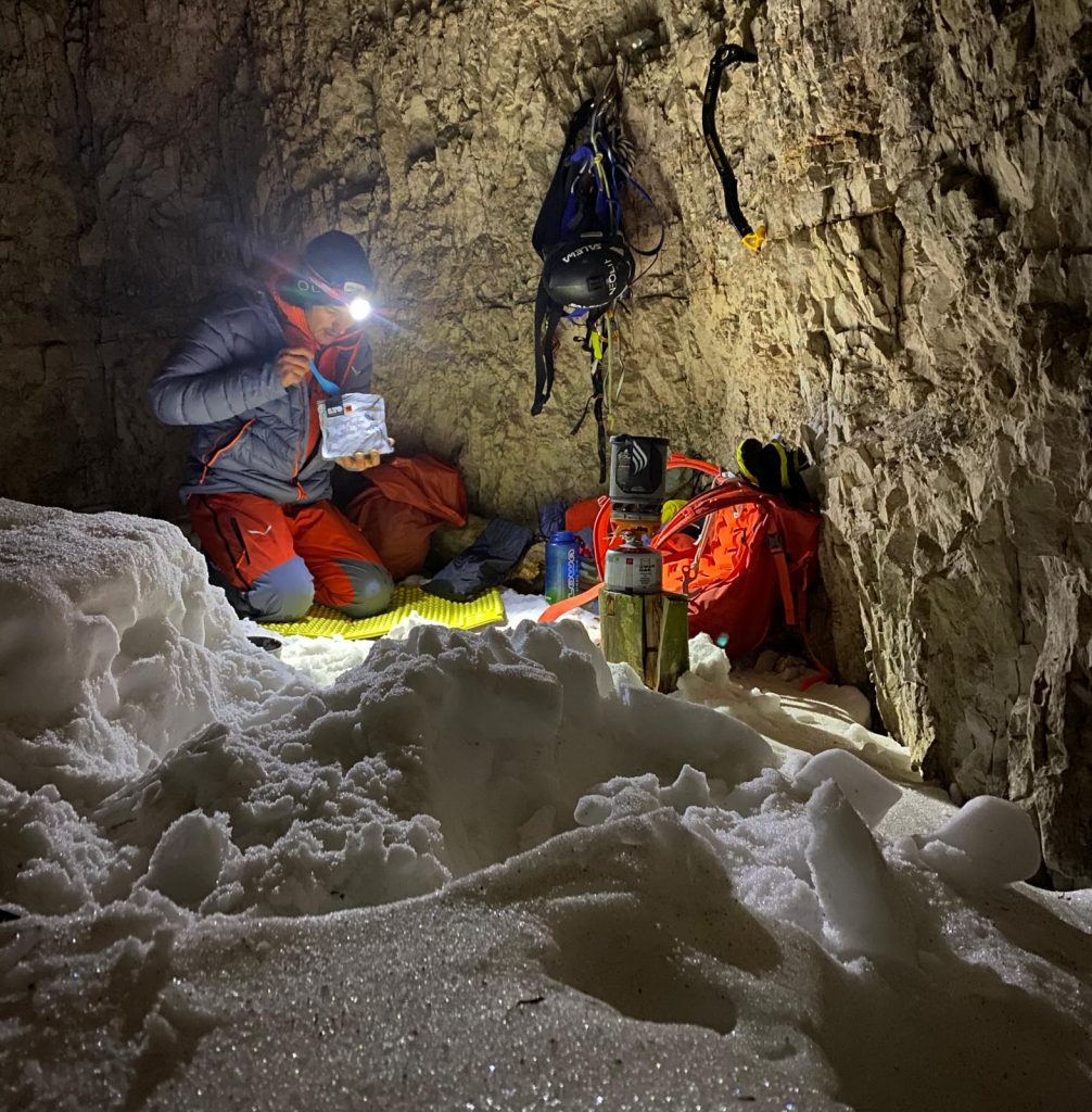 Un momento del bivacco. Foto Simon Gietl