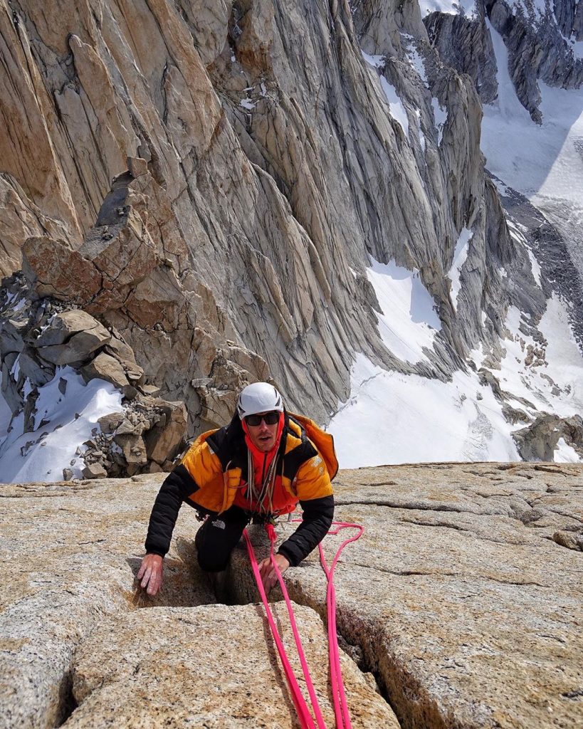 Honnold durante la traversata - Foto Instagram Colin Haley