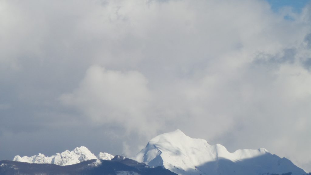 Le Alpi Apuane dal terrazzo, foto  Jacopo Bertella