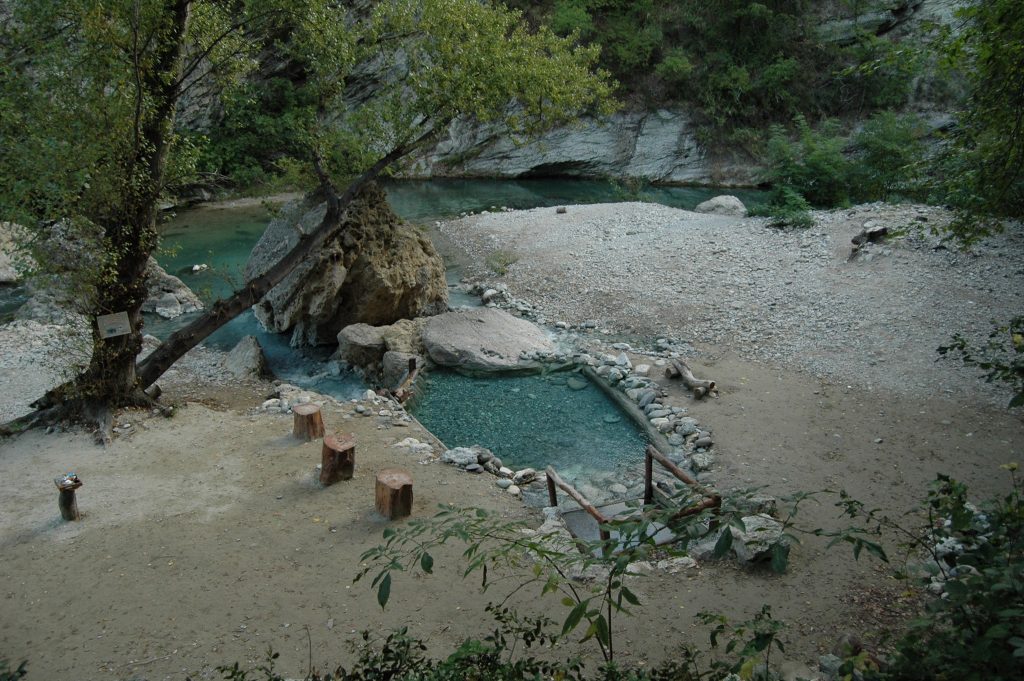 Vasche di acqua sulfurea all