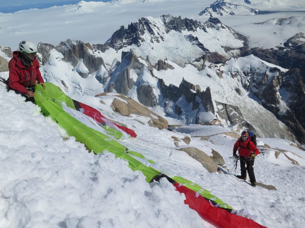 Tentativo di decollo a Nord - Foto Instagram Patagonia Vertical. Ph. Kico Cerda