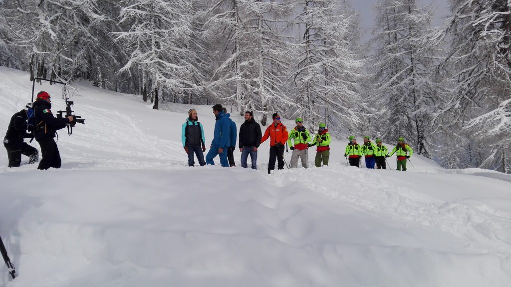 La troupe di Linea Bianca tra Monte Lussari e Cima Cacciatore - Foto FB Alpstation Ta