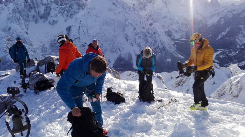 La troupe di Linea Bianca tra Monte Lussari e Cima Cacciatore - Foto FB Alpstation Ta