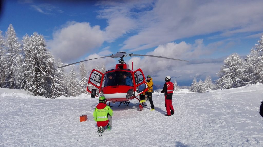 La troupe di Linea Bianca tra Monte Lussari e Cima Cacciatore - Foto FB Alpstation Ta