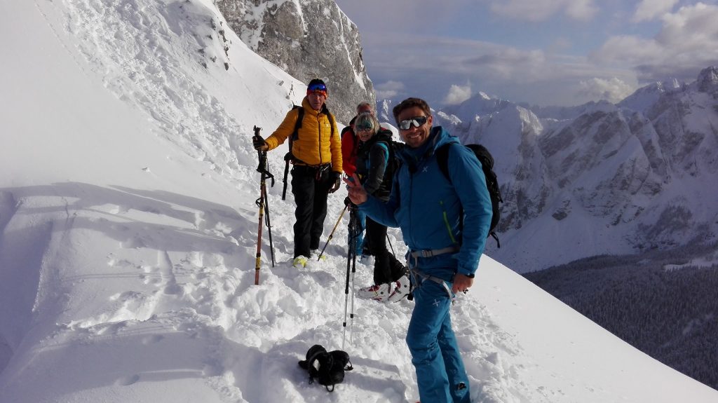 La troupe di Linea Bianca tra Monte Lussari e Cima Cacciatore - Foto FB Alpstation Tarvisio - Montura