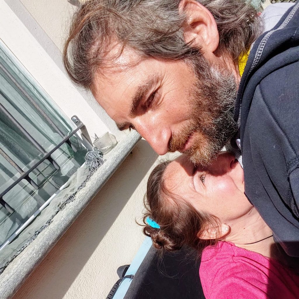 Stare a casa, stare in famiglia. Foto @ Cala Cimenti