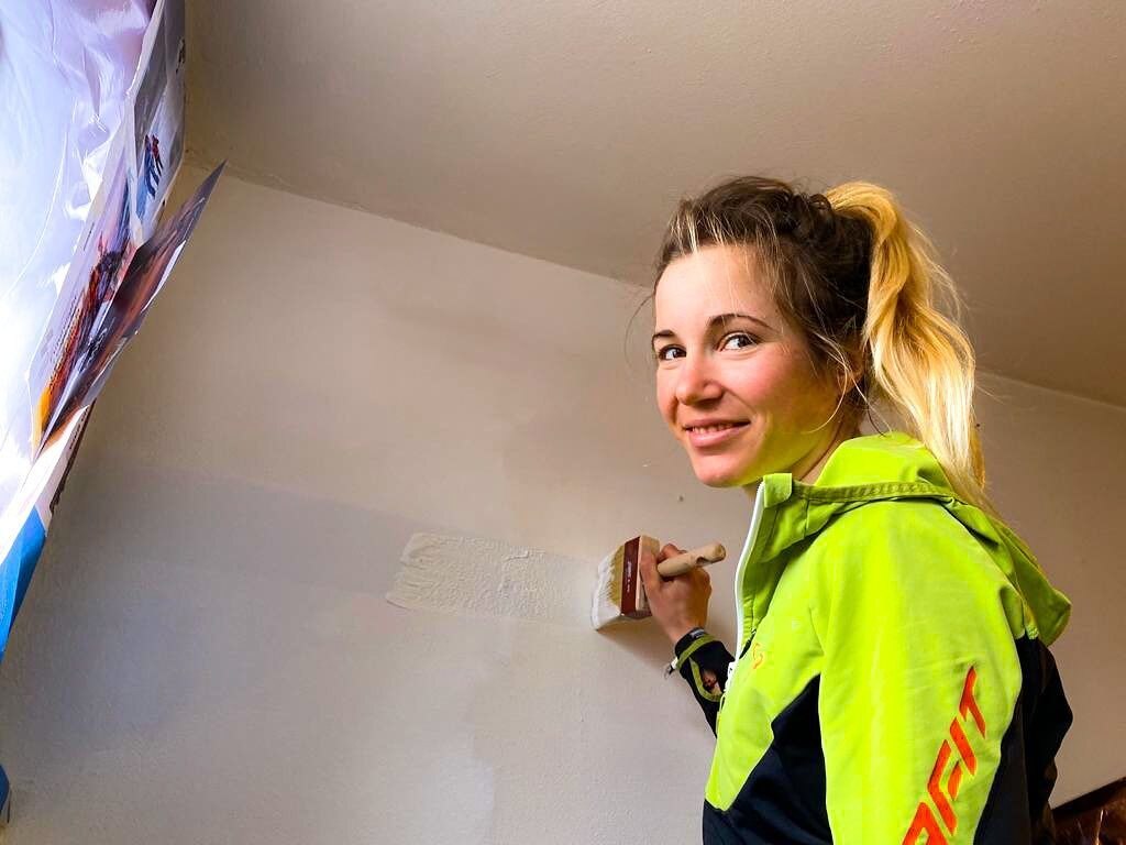 Alba De Silvestro occupa il tempo a casa per dipingere casa. Foto @ Albe De Silvetro