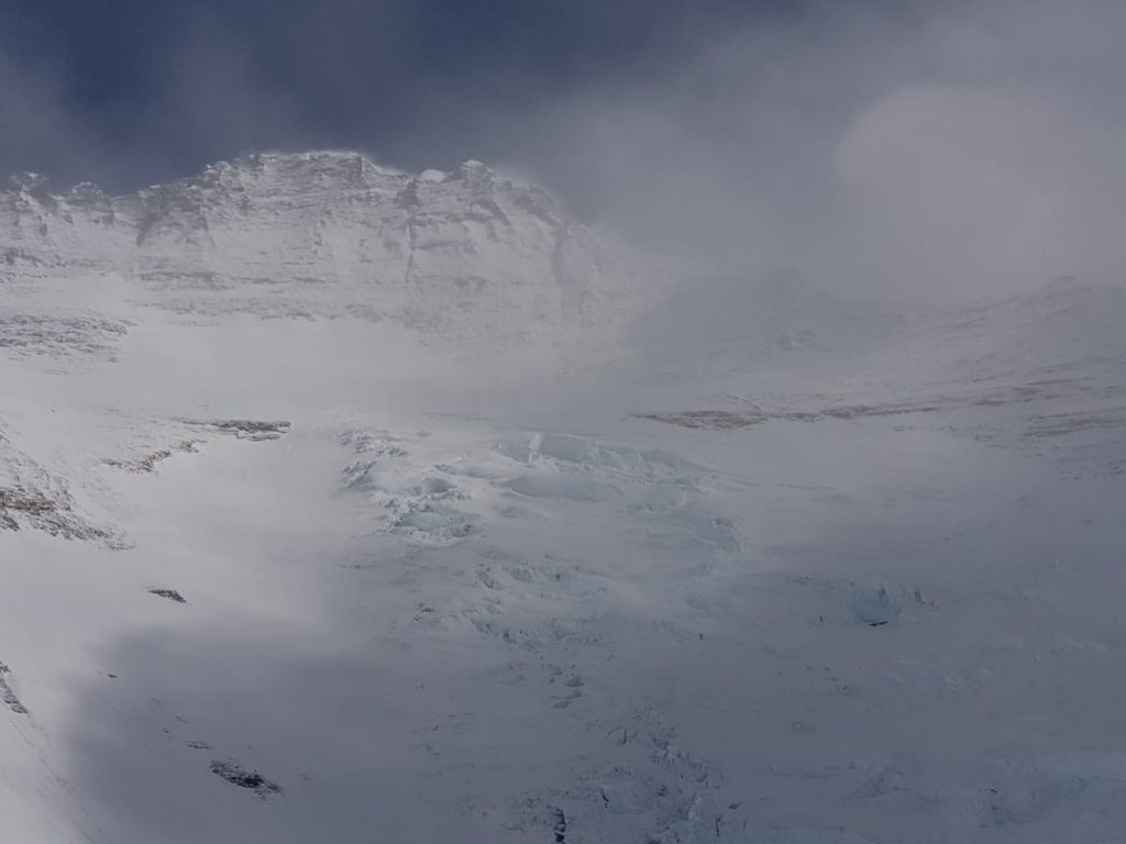 Durante il tentativo di vetta. Foto @ Alex Txikon