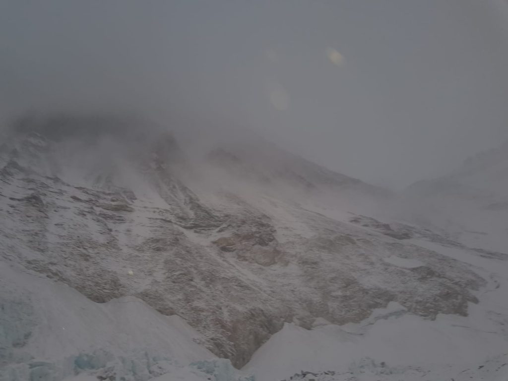 Durante il tentativo di vetta. Foto @ Alex Txikon