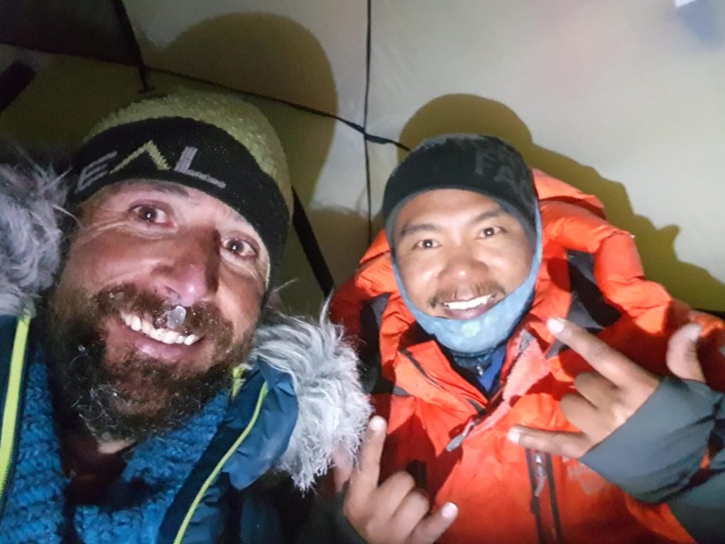 Durante il tentativo di vetta. Foto @ Alex Txikon