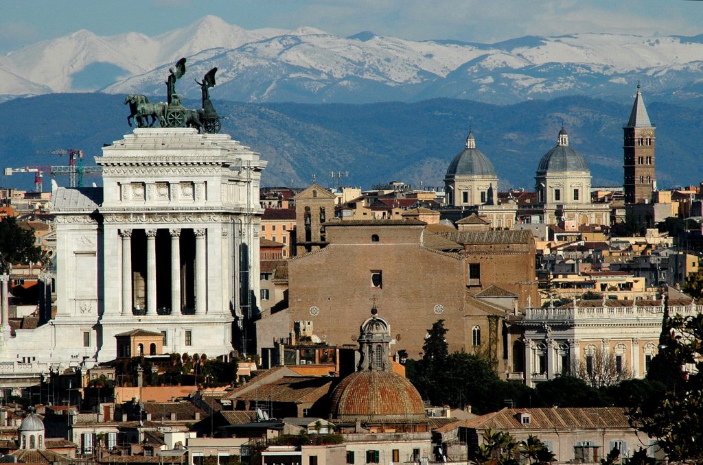 Roma, il massiccio del Velino dal Gianicolo. Foto @ Stefano Ardito