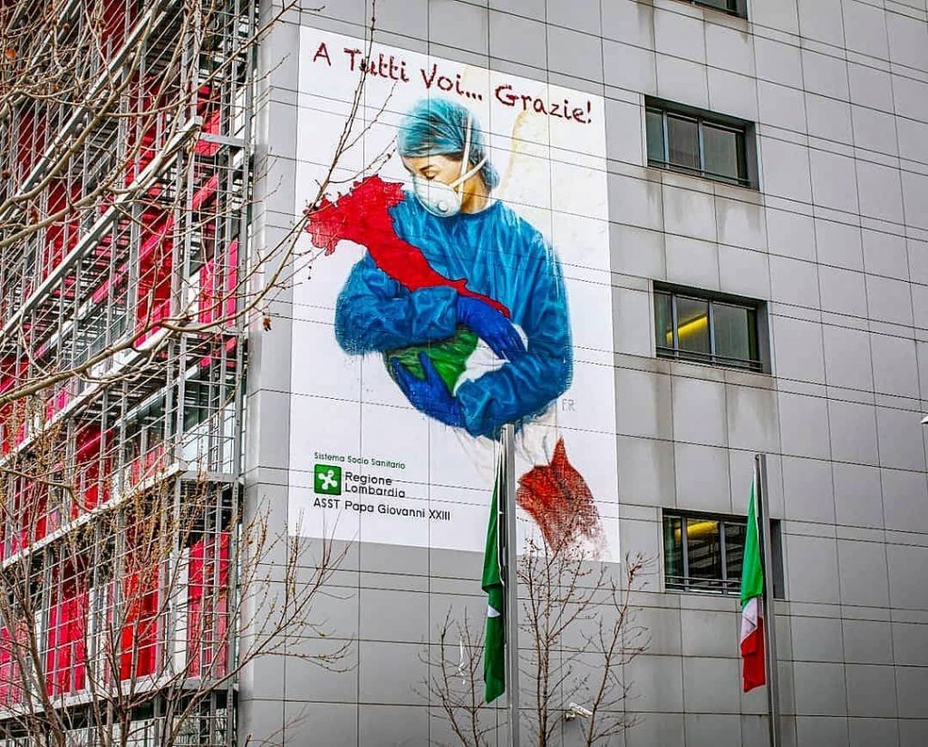 Il maxi cartellone con l