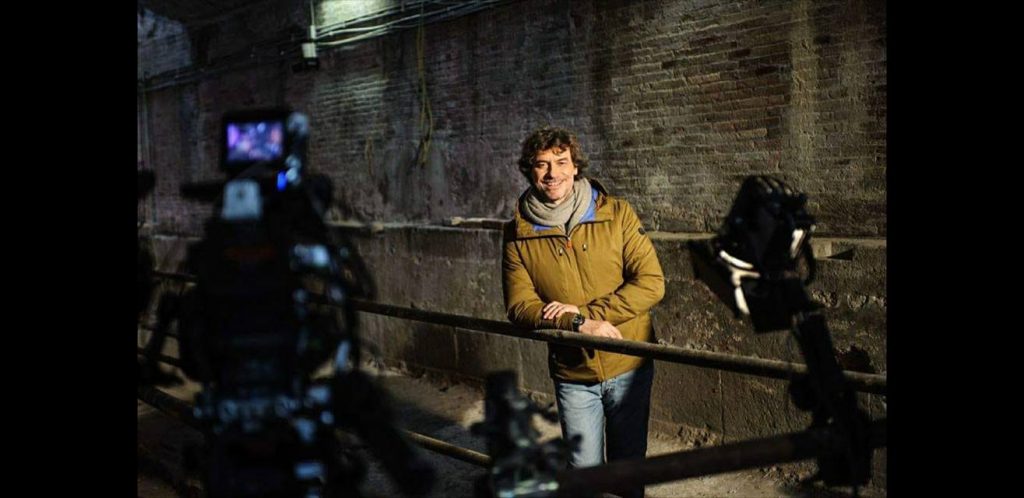 Alberto Angela sul set - Foto Fb Alberto Angela