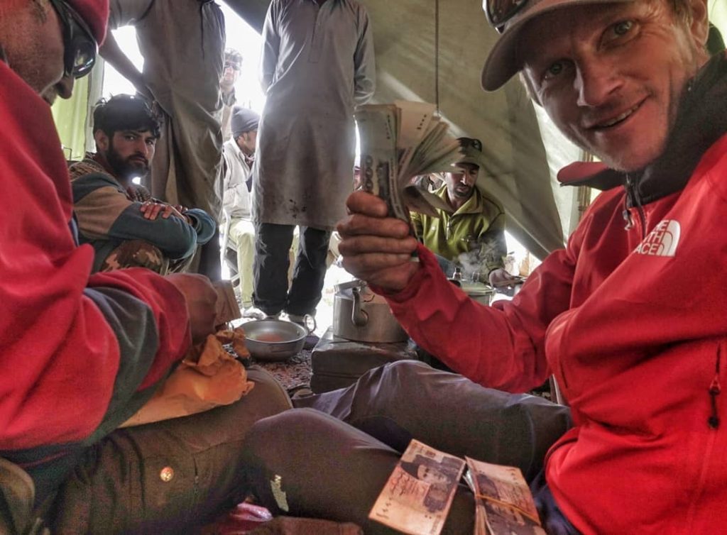 David al campo base del Gasherbrum IV. Foto archivio David Göttler 