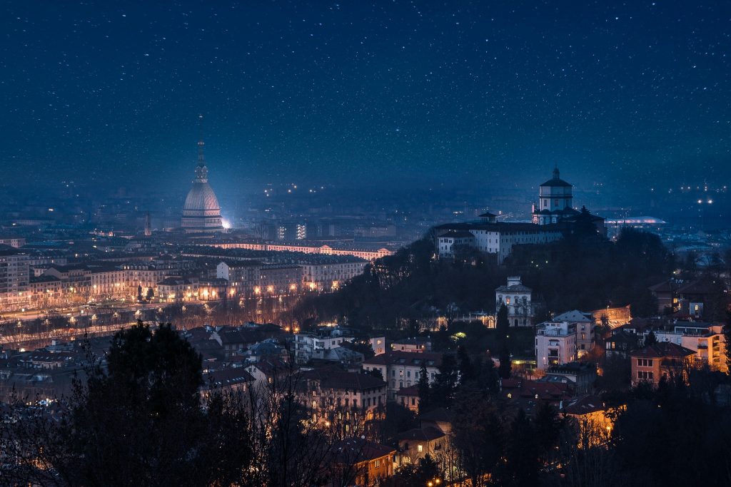 Torino con, sulla destra, il Monte dei Cappuccini sede del Museo Montagna. Foto Facebook Museo Montagna
